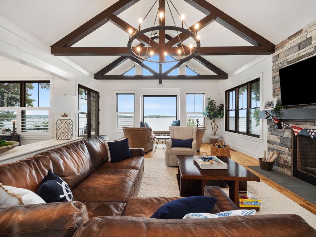 Illuminate Your Space: Statement&nbsp;Lighting