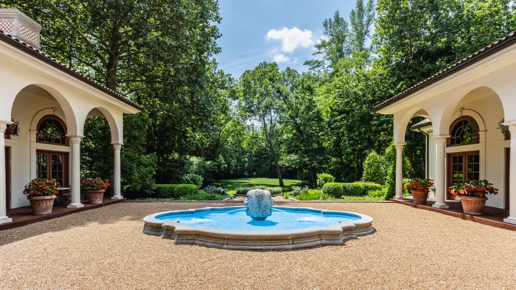 Your Own Backyard Escape: Lovely Patios and&nbsp;Porches