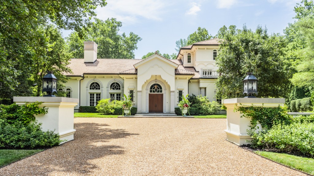 Mediterranean Masterpiece Listed in Prestigious Alverna&nbsp;Enclave