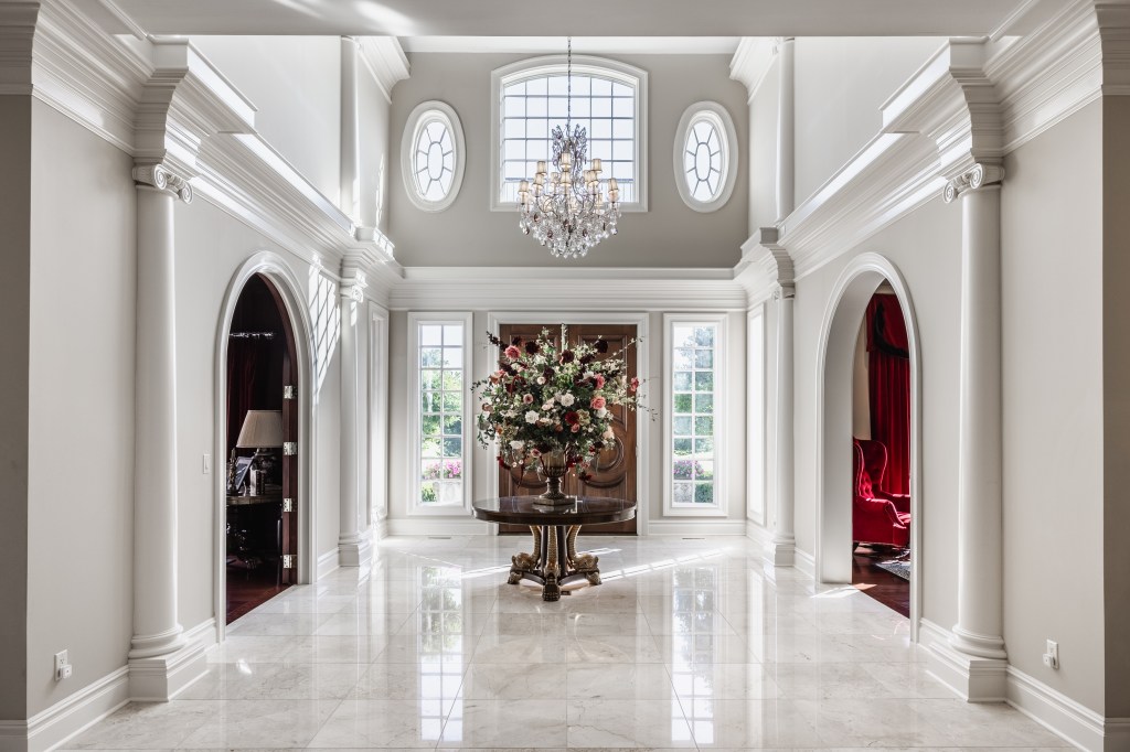 Entering in Style: Beautiful Foyers and&nbsp;Entryways